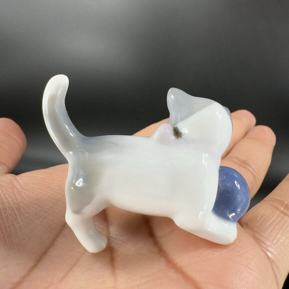 Vintage Pair Metzler Ortloff Kitty Cats Playing Ball Porcelain Figurines Germany - Picture 10 of 16